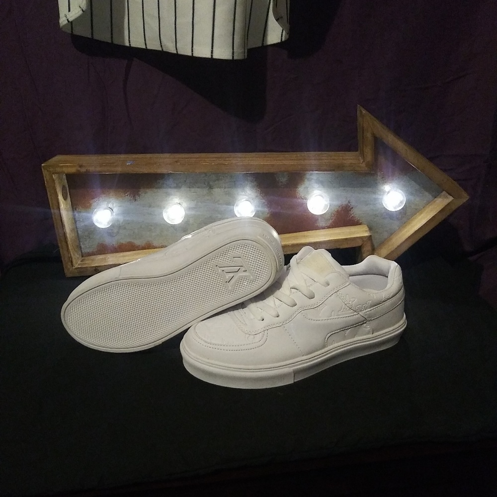 Louis Vuitton sneakers - Picture 1 of 3